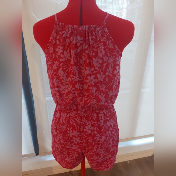 Small Old Navy romper in pink floral - Picture 2 of 2